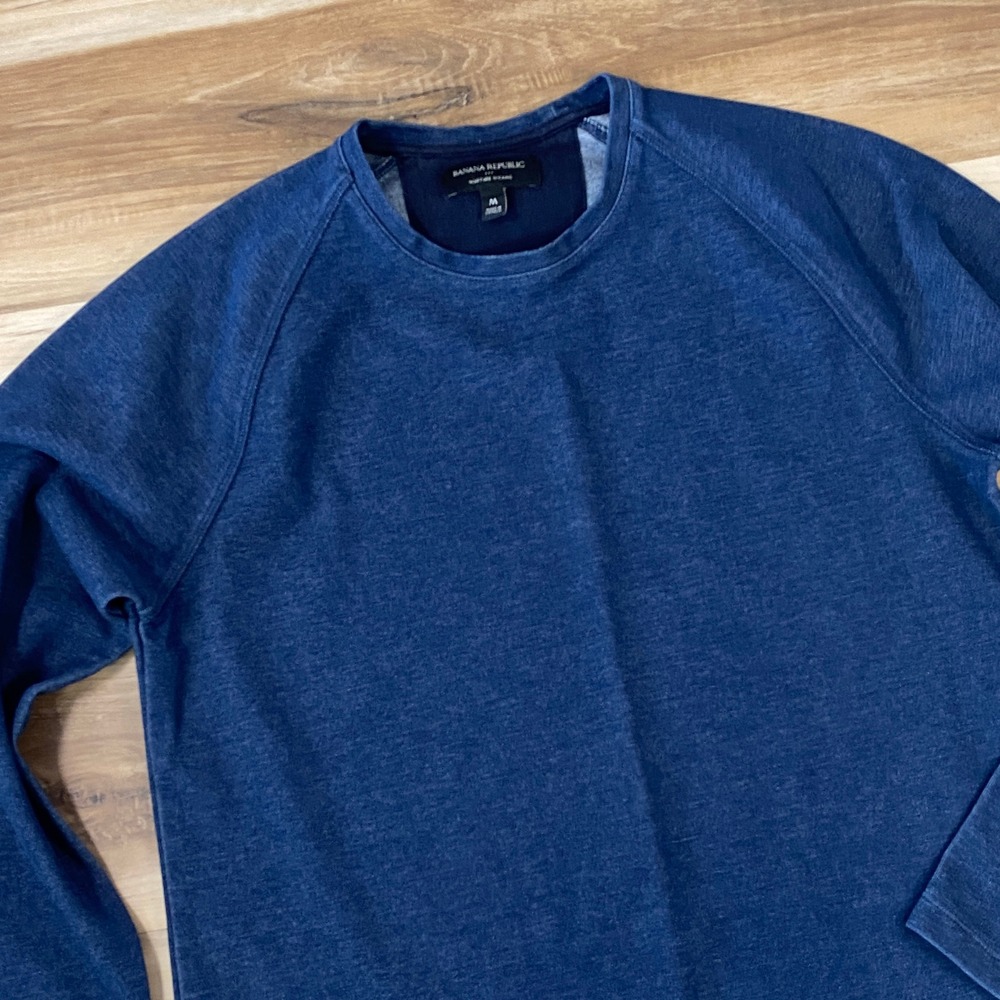 Banana‎ Republic Pullover Mens Medium Moisture Wicking Raglan Blue Modern Active